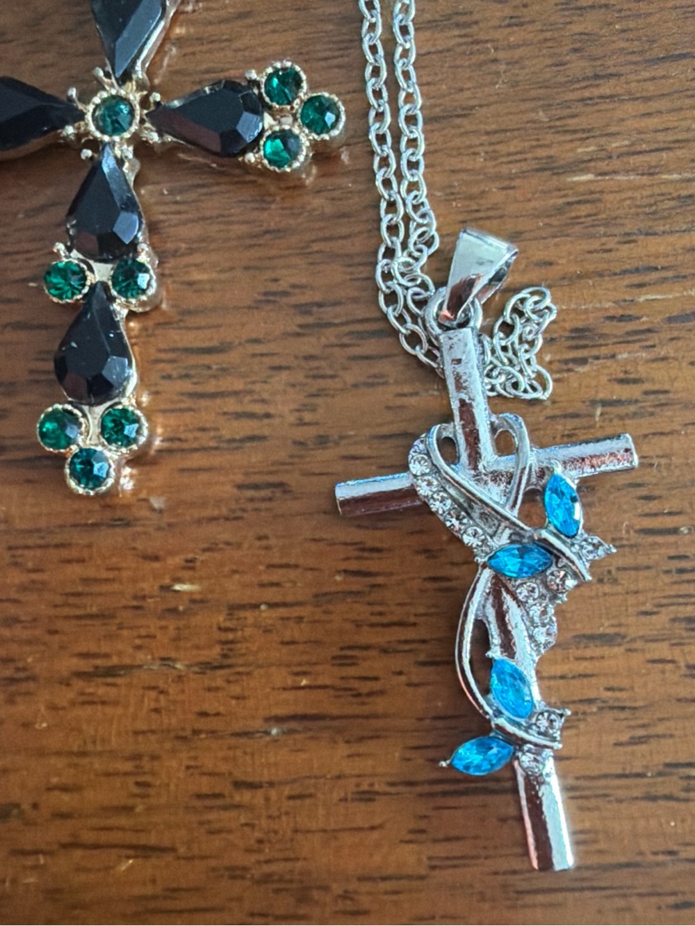 5 Vintage Betsey Johnson and Cross Necklaces - Picture 6 of 6